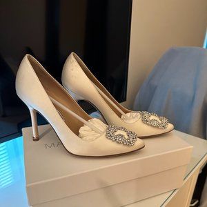 Manolo Blahnik Hangisi 105 in size 37.5 Satin Cream (White)